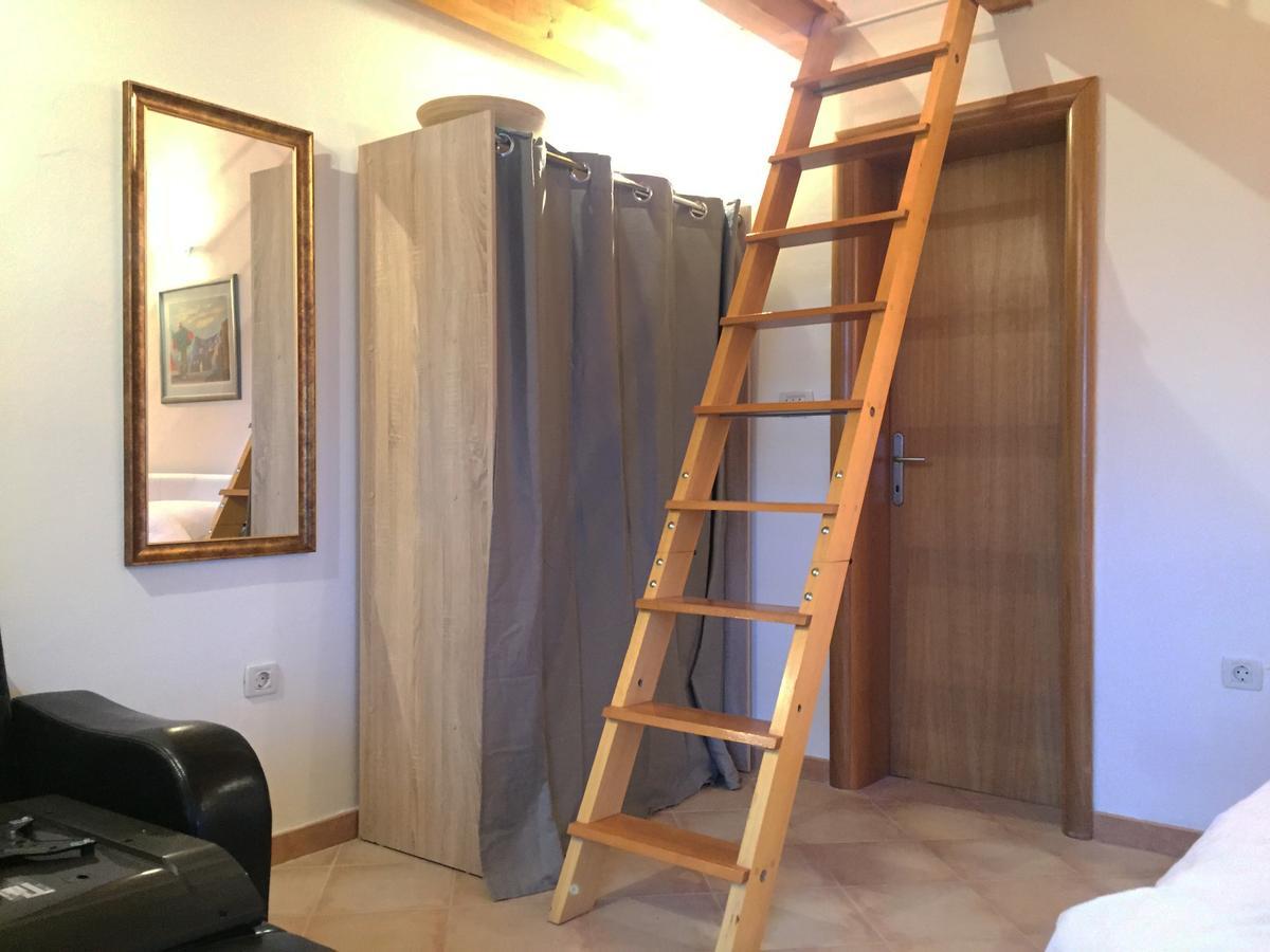 Holiday Home Olive ชิเบนิก ภายนอก รูปภาพ