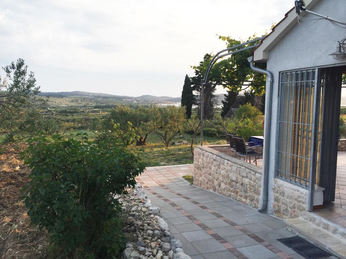 Holiday Home Olive ชิเบนิก ภายนอก รูปภาพ